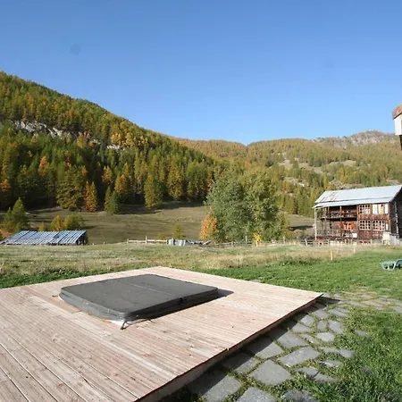 Le Chalet Du Queyras And Spa