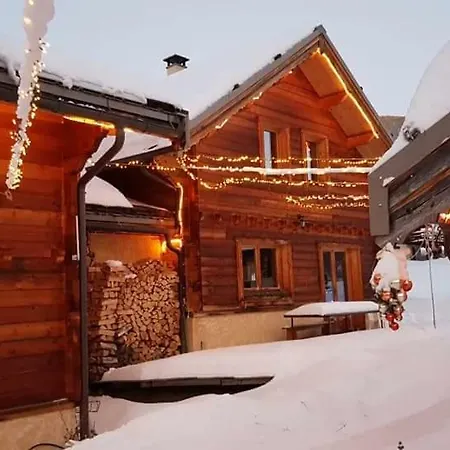 Le Chalet Du Queyras And Spa Chalet *